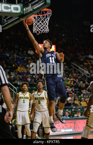 Fairfax, Virginie, USA. 25Th Dec 2017. LAMAR STEVENS (11) tente de marquer au cours de la partie tenue à EagleBank Arena de Fairfax (Virginie). Credit : Amy Sanderson/ZUMA/Alamy Fil Live News Banque D'Images