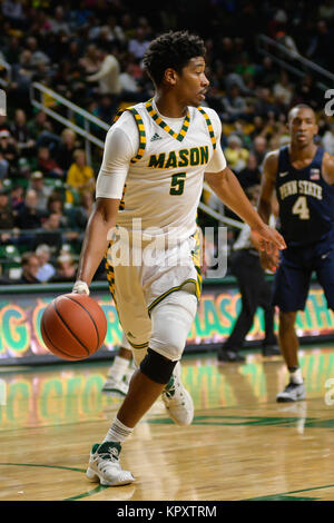 Fairfax, Virginie, USA. 25Th Dec 2017. JAIRE PLUS GRIS (5) en action au cours de la partie tenue à EagleBank Arena de Fairfax (Virginie). Credit : Amy Sanderson/ZUMA/Alamy Fil Live News Banque D'Images