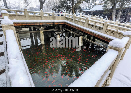 Taiyuan, Taiyuan, Chine. 14 Décembre, 2017. Taiyuan, Chine 14ème Décembre 2017 :(usage éditorial uniquement. Chine).Le Temple Jinci est couverte par la neige à Taiyuan, Chine du Nord, Province de Shanxi.Temple Jinci, également connu sous le nom de Jin Temple Ancestral, est une combinaison de vestiges culturels historiques et de beaux paysages. Temple Jinci est célèbre dans le monde entier parce que c'est un ancien temple ancestral. Crédit : SIPA Asie/ZUMA/Alamy Fil Live News Banque D'Images