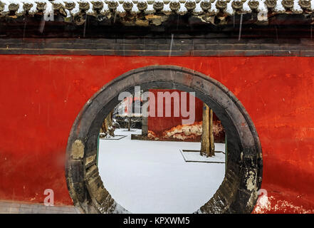 Taiyuan, Taiyuan, Chine. 14 Décembre, 2017. Taiyuan, Chine 14ème Décembre 2017 :(usage éditorial uniquement. Chine).Le Temple Jinci est couverte par la neige à Taiyuan, Chine du Nord, Province de Shanxi.Temple Jinci, également connu sous le nom de Jin Temple Ancestral, est une combinaison de vestiges culturels historiques et de beaux paysages. Temple Jinci est célèbre dans le monde entier parce que c'est un ancien temple ancestral. Crédit : SIPA Asie/ZUMA/Alamy Fil Live News Banque D'Images