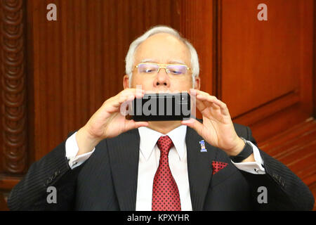 Le premier ministre malaisien Najib Razak prend une photo au secrétariat président à Colombo au cours de 60 ans de la marque à l'égard deplomatic entre les deux pays. Credit : Vimukthi Embuldeniya/Alamy Live News Banque D'Images