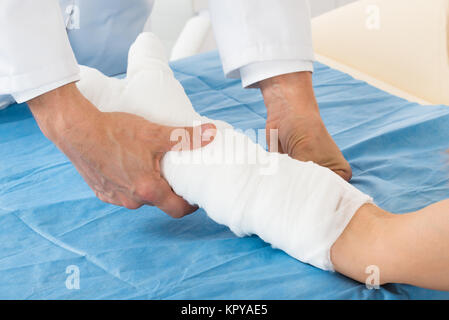 Bandage Main patient médecin Banque D'Images