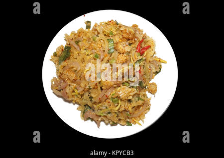 Salade de riz au curry épicé et croquettes de porc fermenté Banque D'Images