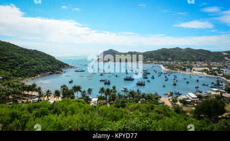 Avis de Vinh Hy Bay à journée ensoleillée à Phan Rang, au Vietnam. Banque D'Images