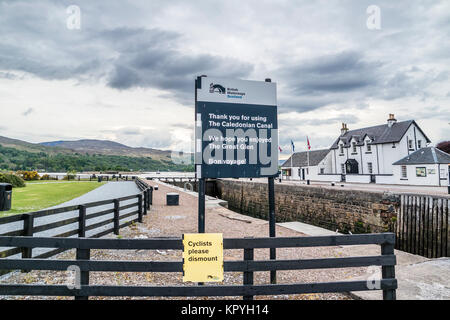 FORT WILLIAM / SCOTLAND - le 19 mai 2017 : Inscription Merci d'utiliser le canal calédonien à Corpach, Fort William en Ecosse Banque D'Images