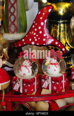 Arbre de Noël, fêtes, Noël, les préparatifs, l'accordage, chambre, décoration, intérieur, fragment, l'humeur, Noël, arbre, table, décoration, belle, Banque D'Images