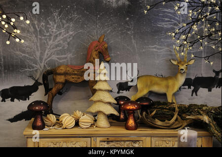 Arbre de Noël, fêtes, Noël, les préparatifs, l'accordage, chambre, décoration, intérieur, fragment, l'humeur, Noël, arbre, table, décoration, belle, Banque D'Images