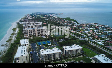 Une vue aérienne de Longboat Key Beach dans le comté de Sarasota, en Floride. Banque D'Images