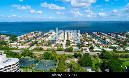 Une vue aérienne de Longboat Key Beach dans le comté de Sarasota, en Floride. Banque D'Images