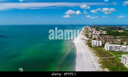 Une vue aérienne de Longboat Key Beach dans le comté de Sarasota, en Floride. Banque D'Images