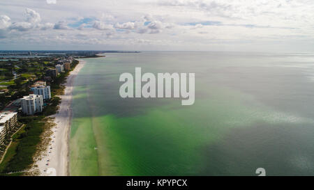 Une vue aérienne de Longboat Key Beach dans le comté de Sarasota, en Floride. Banque D'Images