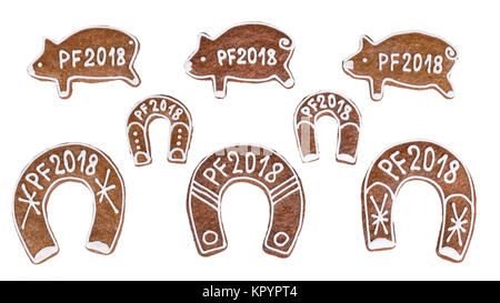 Nouvelle Année gingerbreads pour la bonne chance isolé sur fond blanc. Collection de fers à cheval et décoré à la main à partir d'épices de Noël piggies. Banque D'Images