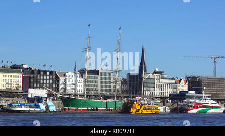 Hambourg, Allemagne - 8 mars, 2014 : avis de Binnenhafen pier à Hambourg, ville au printemps. C'est à l'intérieur des jetées, la partie la plus ancienne du port sur l'Elbe Banque D'Images