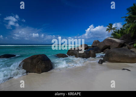 Seychelles - silhouette Islande à baie cipailles Banque D'Images