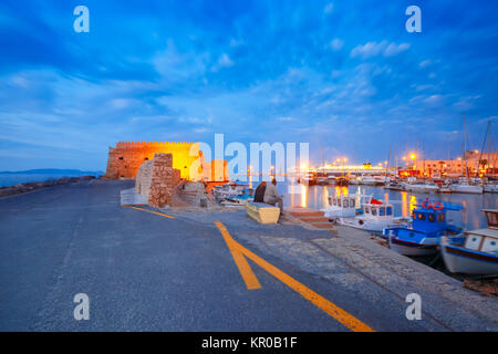 Nuit vieux port de Héraklion, Crète, Grèce Banque D'Images