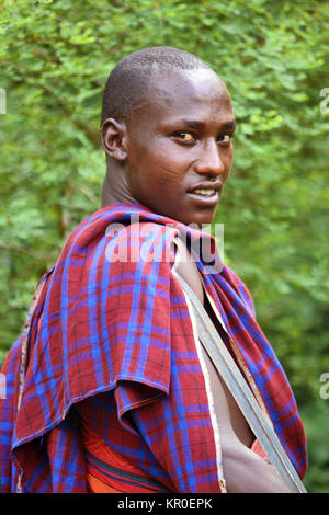 Le Masai personnes dans la réserve naturelle du Masai Mara. Les Masaïs sont un groupe ethnique vivant dans le sud de nilotique du Kenya et du nord de la Tanzanie. Banque D'Images