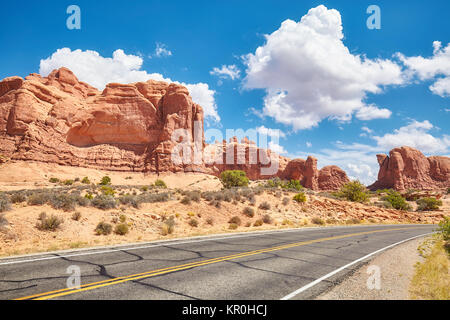 Scenic Road, travel concept photo, Parc National Arches dans l'Utah, USA. Banque D'Images