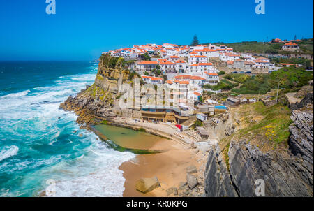 Vue panoramique de Praia das Maçãs, Sintra, Portugal. Banque D'Images