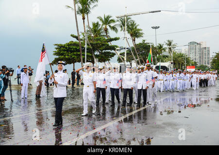 Pattaya, Thaïlande - 19 novembre 2017 : La Malaisie parade Marine marcher sur le 50e anniversaire de la Revue internationale de la flotte de l'ASEAN 2017 à la plage de Pat Banque D'Images