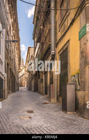 Vue des façades, ruelle et maisons traditionnelles à Porto Banque D'Images