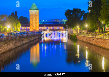 Ponts couverts plus mauvais Canal au coucher du soleil, Strasbourg, Alsace, Bas-Rhin, France Banque D'Images