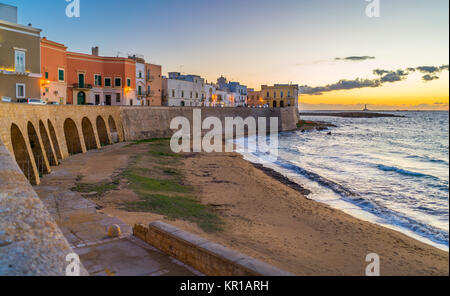 Coucher du soleil à Gallipoli, province de Lecce, Pouilles, Italie du sud. Banque D'Images