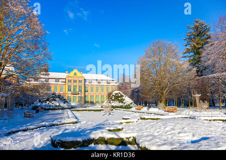 City park couvert de neige dans une journée d'hiver. Oliwa, Pologne. Banque D'Images