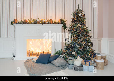 Intérieur de la Chambre décorée pour Noël Banque D'Images