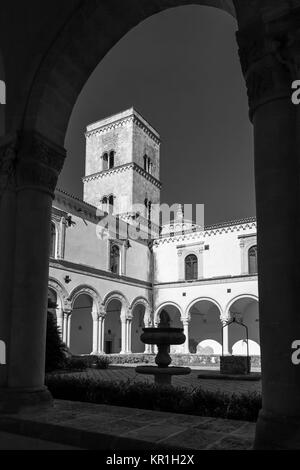 Abbaye de San Michele Arcangelo, Maratea, Basilicate, Italie. Version noir et blanc Banque D'Images