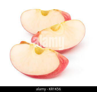 Quartiers de pomme isolé. Trois morceaux de fruits pomme rouge isolé sur fond blanc avec clipping path Banque D'Images