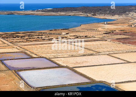 Salt works Salinas de Janubio à Lanzarote, îles Canaries, Espagne Banque D'Images