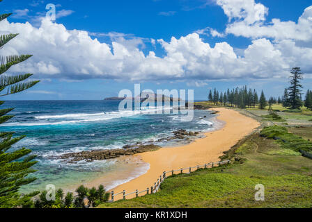 L'île de Norfolk, territoire extérieur australien, avec vue sur la baie de cimetière de Nepean et Phillip Islands Banque D'Images