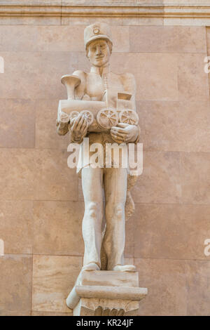 BUDAPEST, HONGRIE - le 16 septembre 2014 : statue sur la création artistique se félicite de visiteur dans Budapest. Chaque année le nombre de touristes en visite à Budapest Banque D'Images