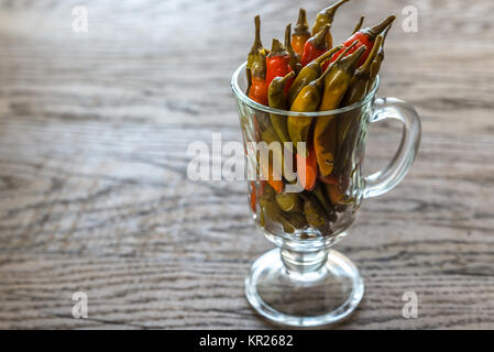 Poivrons marinés dans le verre Banque D'Images