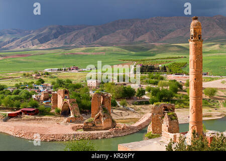 Ancienne ville de Hasankeyf en Turquie. La ville passe sous l'eau du réservoir d'un barrage en construction sur le tigre. Banque D'Images