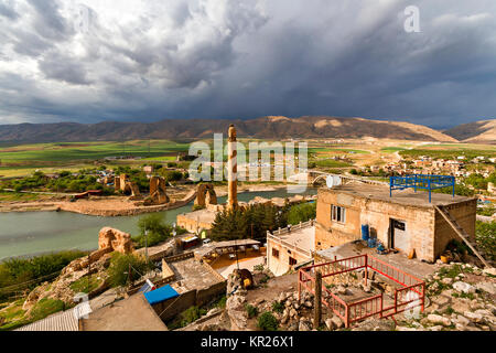 Ancienne ville de Hasankeyf en Turquie. La ville passe sous l'eau du réservoir d'un barrage en construction sur le tigre. Banque D'Images