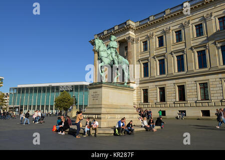 Statue équestre Herzog Karl Wilhelm Ferdinand, residence château, place du château, Brunswick, Basse-Saxe, Allemagne, Reiterstandbild Herzog Karl Wilhel Banque D'Images