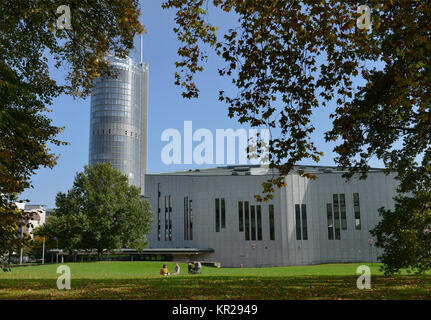 Tour de RWE, opéra, place de l'opéra, de l'alimentation, en Rhénanie du Nord-Westphalie, Allemagne, RWE-Turm, Opernhaus, Opernplatz, Essen, Nordrhein-Westfalen, Deutschland Banque D'Images