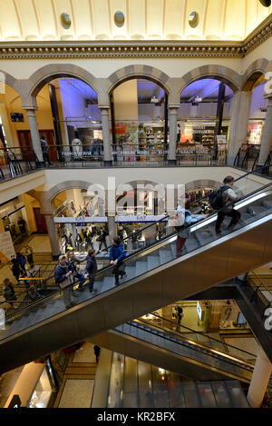 Centre Commercial, Magna Plaza, Nieuwezijds Voorburgwal, Amsterdam, Pays-Bas, Nieuwezijds Voorburgwal , Suède Banque D'Images