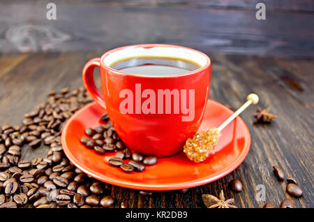Tasse de café en rouge avec du sucre à bord Banque D'Images