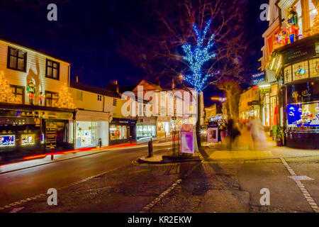 Tunbridge Wells G Collins et fils de bijoutiers indépendants avec brevet royal de Sa Majesté la Reine Elizabeth affichage Noël High Street Kent Mandat Royal Banque D'Images