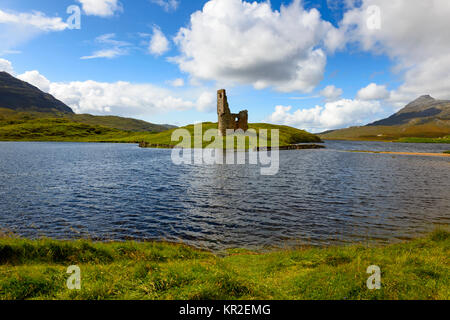 Ruines du château de l'Assynt de MacLeods, Ardvreck Castle à Loch Assynt, Sutherland, Highlands, Ecosse, Grande-Bretagne Banque D'Images