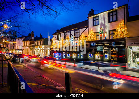 Tunbridge Wells G Collins et fils de bijoutiers indépendants avec brevet royal de Sa Majesté la Reine Elizabeth affichage Noël High Street Kent Mandat Royal Banque D'Images