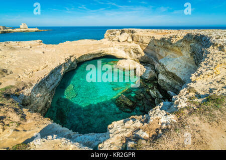 La célèbre Grotta della Poesia, province de Lecce, dans la région de Salento des Pouilles, Italie du sud. Banque D'Images