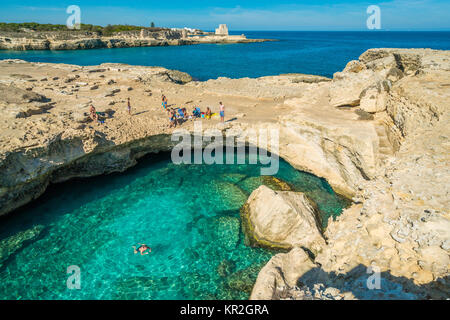 La célèbre Grotta della Poesia, province de Lecce, dans la région de Salento des Pouilles, Italie du sud. Banque D'Images