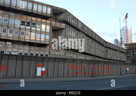 Robin Hood Gardens housing estate (avant démolition), conçu par Alison et Peter Smithson, peuplier, Tower Hamlets, East London, Royaume-Uni Banque D'Images