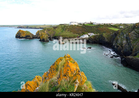 Meneau Cove sur la péninsule de Lizard en Cornouailles, Angleterre, Grande-Bretagne, Royaume-Uni, Banque D'Images