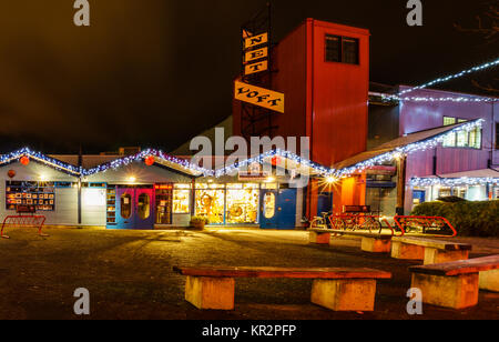 Canada Vancouver - le 15 décembre 2017 : Souvenirs de nuit à Granville Island Market Place Vancouver paysage urbain. Banque D'Images