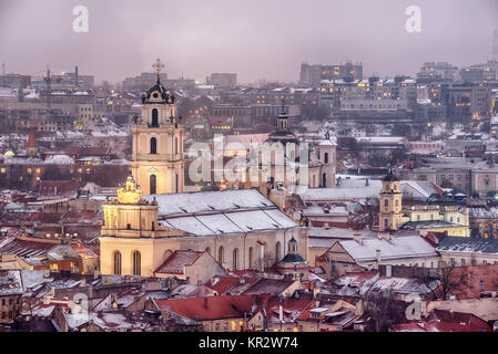 Vilnius, Lituanie : Vue aérienne de la vieille ville en hiver Banque D'Images