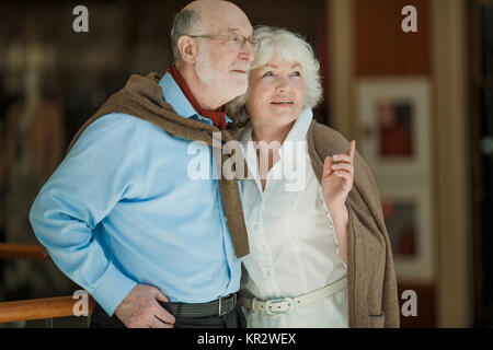 Portrait of a senior couple ensemble de côté et faire place au Banque D'Images